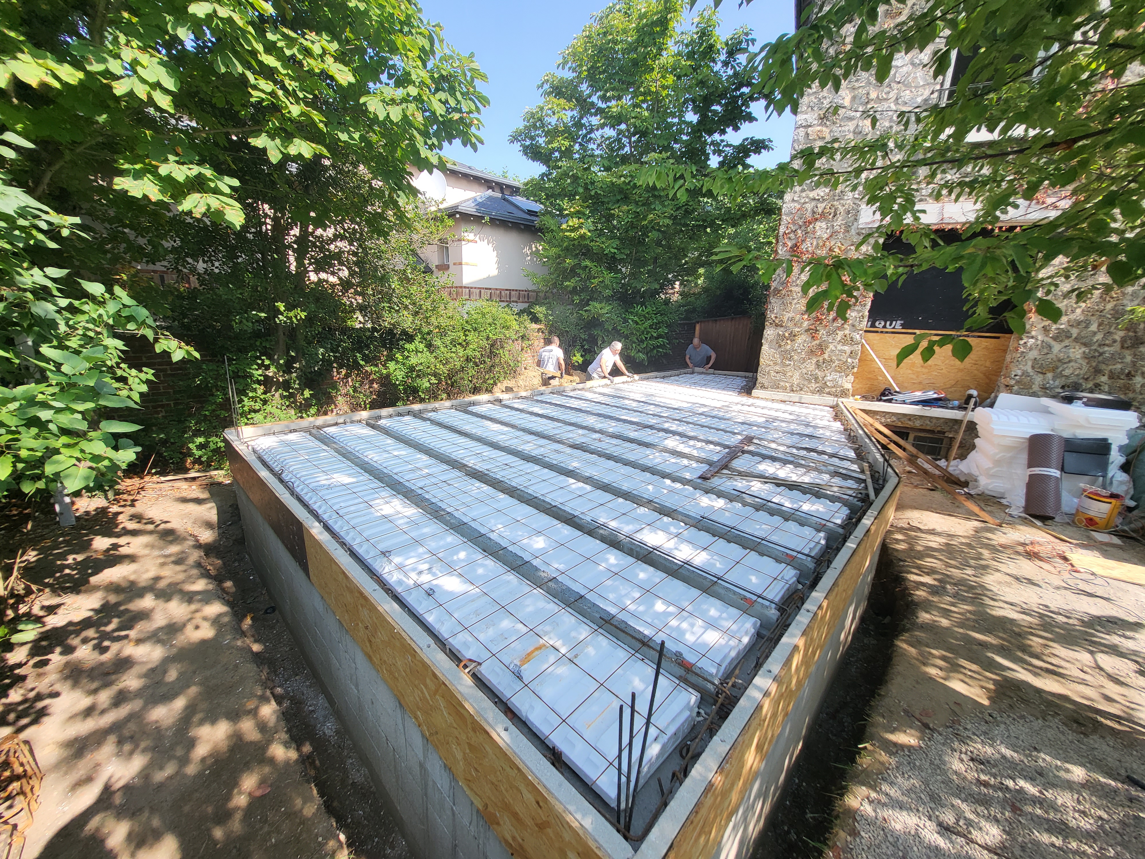 Plancher structurel sans étais avec isolation thermique intégrée